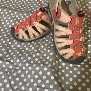 Breast cancer hiking sandals size 6